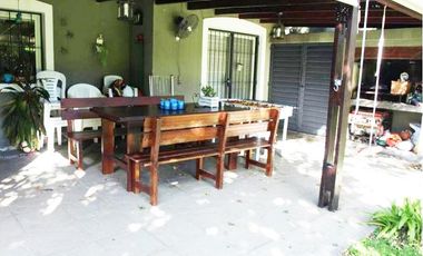 Venta Casa 4 dormitorios Impecable Fisherton