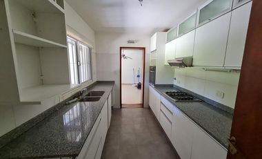 Venta Casa 4 dormitorios Impecable Fisherton