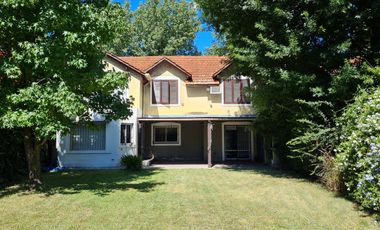 Venta Casa 4 dormitorios Impecable Fisherton