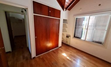 Venta Casa 4 dormitorios Impecable Fisherton