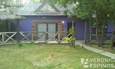 Casa de cuatro ambientes en venta, 20 de Junio.