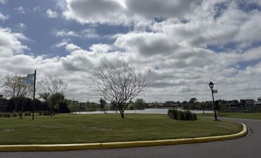 Terreno en  Venta de 1.000m2 en Barrio San Sebastián (Escobar), FRENTE a la LAGUNA , en AREA 1