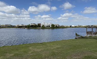 Terreno en  Venta de 1.000m2 en Barrio San Sebastián (Escobar), FRENTE a la LAGUNA , en AREA 1