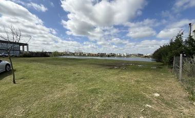 Terreno en  Venta de 1.000m2 en Barrio San Sebastián (Escobar), FRENTE a la LAGUNA , en AREA 1