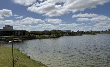 Terreno en  Venta de 1.000m2 en Barrio San Sebastián (Escobar), FRENTE a la LAGUNA , en AREA 1