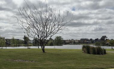 Terreno en  Venta de 1.000m2 en Barrio San Sebastián (Escobar), FRENTE a la LAGUNA , en AREA 1