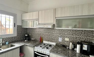 Departamento en Venta de 2 dorm. Balcón. Cochera. Zárate