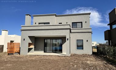 OPORTUNIDAD VENTA - Casa en barrio Santa Sofía - Pilar del Este