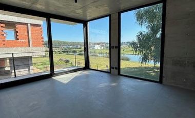 Casa a estrenar 4 ambientes Bº Rumenco Joven