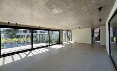 Casa a estrenar 4 ambientes Bº Rumenco Joven