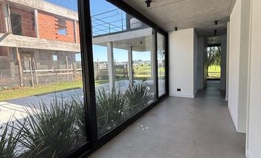 Casa a estrenar 4 ambientes Bº Rumenco Joven