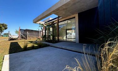 Casa a estrenar 4 ambientes Bº Rumenco Joven