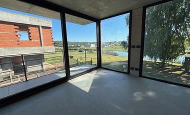 Casa a estrenar 4 ambientes Bº Rumenco Joven