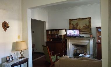 CHALET EN EXCELENTE UBICACION RESIDENCIAL A METROS DEL CENTRO COMERCIAL