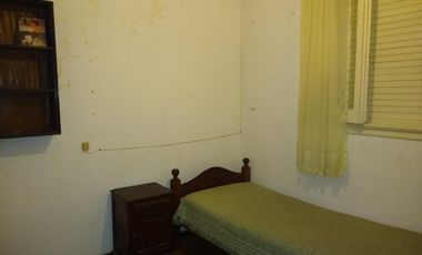 CHALET EN EXCELENTE UBICACION RESIDENCIAL A METROS DEL CENTRO COMERCIAL