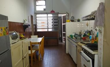 CHALET EN EXCELENTE UBICACION RESIDENCIAL A METROS DEL CENTRO COMERCIAL