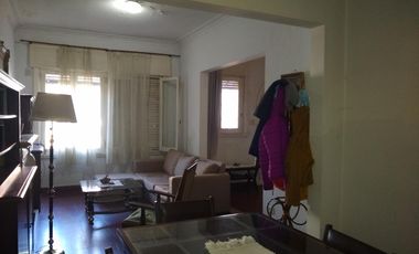 CHALET EN EXCELENTE UBICACION RESIDENCIAL A METROS DEL CENTRO COMERCIAL