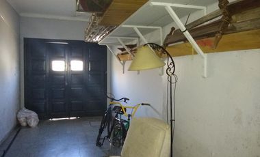 CHALET EN EXCELENTE UBICACION RESIDENCIAL A METROS DEL CENTRO COMERCIAL