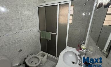 3 ambientes a pasos de Brandsen, PH al frente