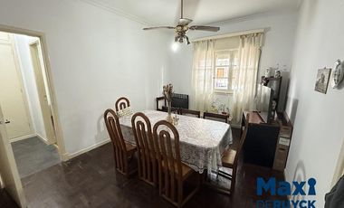 3 ambientes a pasos de Brandsen, PH al frente