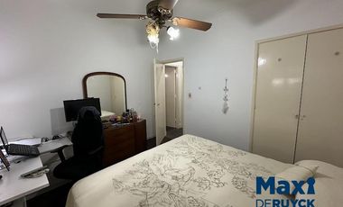 3 ambientes a pasos de Brandsen, PH al frente