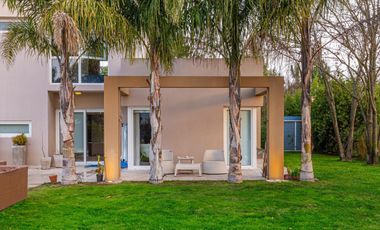 CASA CON PILETA EN VENTA EN BARRIO SAN RAFAEL