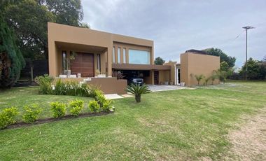 CASA CON PILETA EN VENTA EN BARRIO SAN RAFAEL