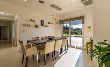 CASA CON PILETA EN VENTA EN BARRIO SAN RAFAEL