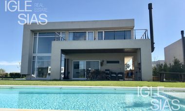 Casa en alquiler  al lago en Los Alisos, Nordelta