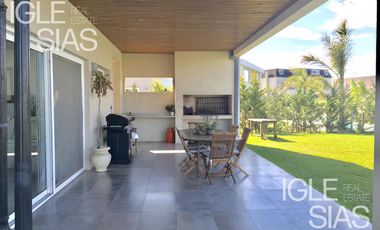 Casa en alquiler  al lago en Los Alisos, Nordelta