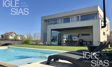 Casa en alquiler  al lago en Los Alisos, Nordelta