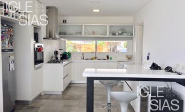 Casa en alquiler  al lago en Los Alisos, Nordelta