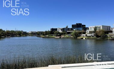 Casa en alquiler  al lago en Los Alisos, Nordelta