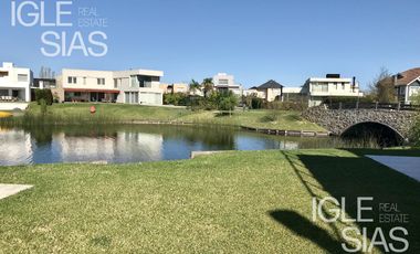 Casa en alquiler  al lago en Los Alisos, Nordelta