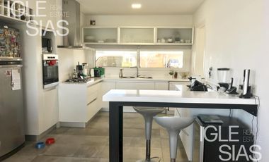 Casa en alquiler  al lago en Los Alisos, Nordelta