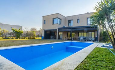 Casa en Venta, 5 Ambientes, en Barrio Haras de Santa Maria, Loma Verde, Escobar, GBA Norte