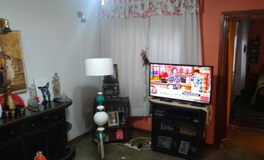 PH interno por pasillo de 2 ambientes  con patio. Muy buena ubicación. Lomas de Zamora E.