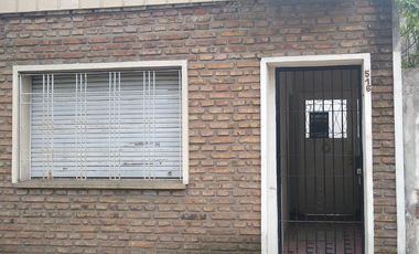 PH interno por pasillo de 2 ambientes  con patio. Muy buena ubicación. Lomas de Zamora E.