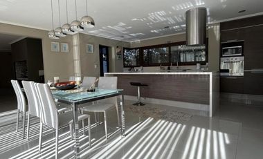 Venta - Casa en Abril Club De Campo - Berazategui