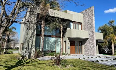 Venta - Casa en Abril Club De Campo - Berazategui