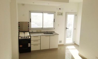 Excelente edificio de departamentos con piscina y SUM.