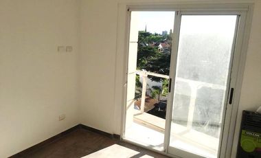 Excelente edificio de departamentos con piscina y SUM.