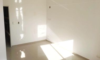 Excelente edificio de departamentos con piscina y SUM.