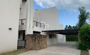 CASA en ALTOS DEL SAUCE - Irlanda & Pje Belgica