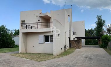 CASA en ALTOS DEL SAUCE - Irlanda & Pje Belgica