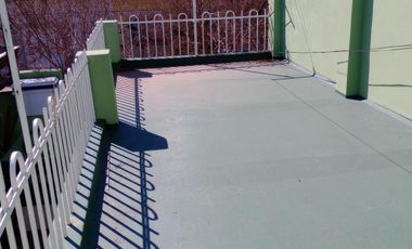 Casa en venta tres ambientes con quincho en Quilmes Oeste.