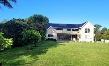 Casa en venta al gol en el country Olivos Golf