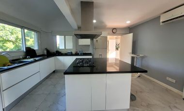 Casa en venta al gol en el country Olivos Golf