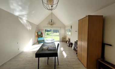 Casa en venta al gol en el country Olivos Golf