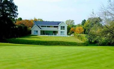 Casa en venta al gol en el country Olivos Golf